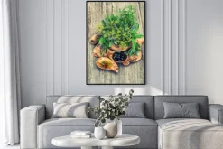 Plakat: Świeże zioła na drewnianym półmisku