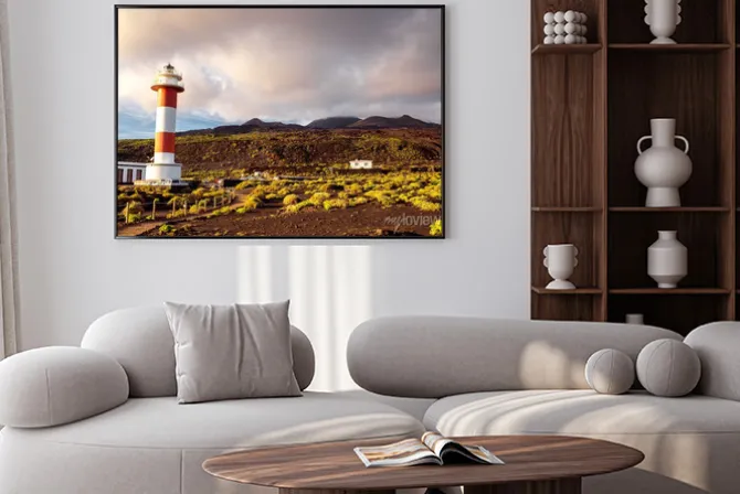 Plakat: Wulkaniczny krajobraz z latarni w pobliżu fabryki soli fuencaliente