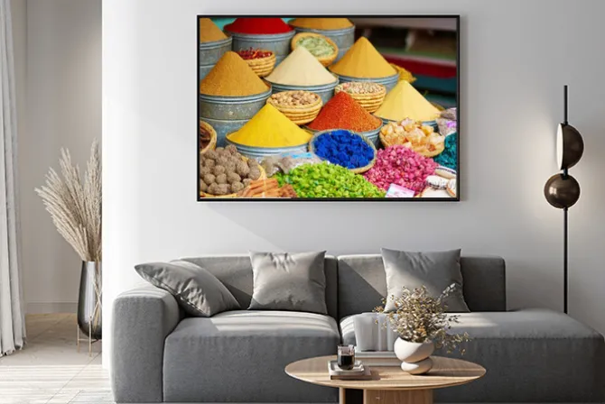 Plakat: Wybór przypraw na rynku marokańskim