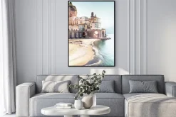 Plakat: Wybrzeże amalfi malowniczy krajobraz z plażą