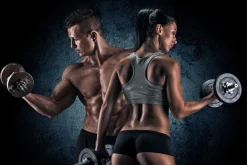 Plakat: Wysportowana para na siłowni