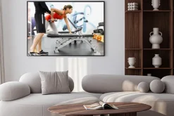 Plakat: Young male trainer giving instructions to a woman in a gym