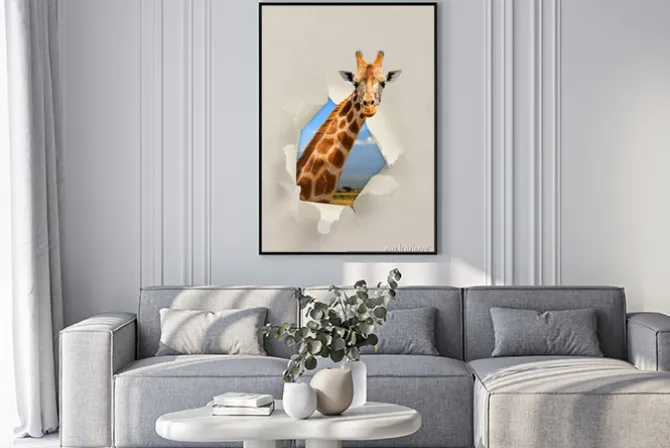 Plakat: Żyrafa patrząc przez otwór podarte papieru