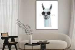 Plakat: Zabawny portret lamy w okularach