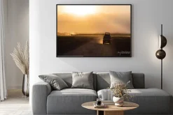 Plakat: Zachód słońca na afrykańskiej sawannie, sylwetki safari samochód