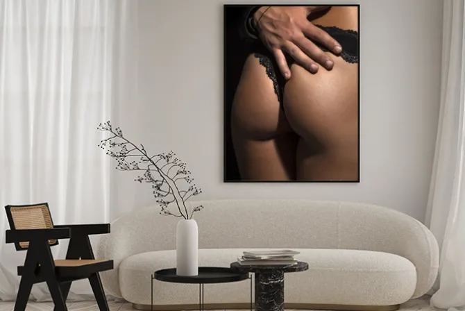 Plakat: Zbliżenie kobiecych pośladków