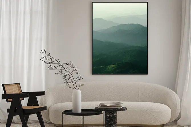 Plakat: Zielony krajobraz górski o poranku