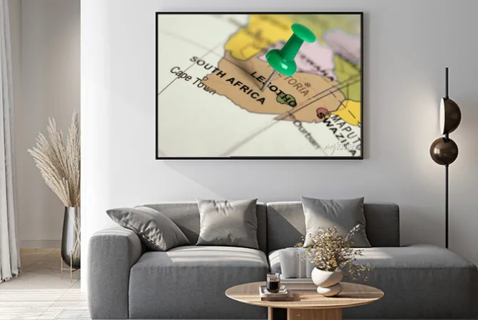 Plakat: Zielony pin na mapie.